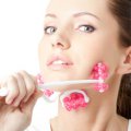 Массажер для сохранения молодости кожи лица