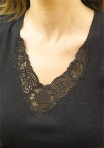 Согревающая майка женская с узорчатым вырезом гипюр и коротким рукавом